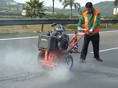 公路灌縫膠施工前開槽