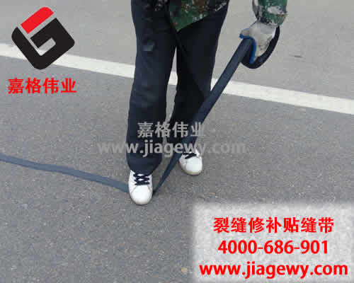 道路出現(xiàn)“小皺紋”就需要立即用路面貼縫帶對(duì)其進(jìn)行修護(hù)嗎？