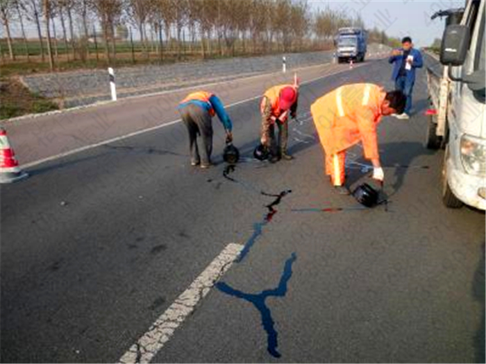 嘉格瀝青道路密封膠給90后小伙帶來(lái)新“錢(qián)”途